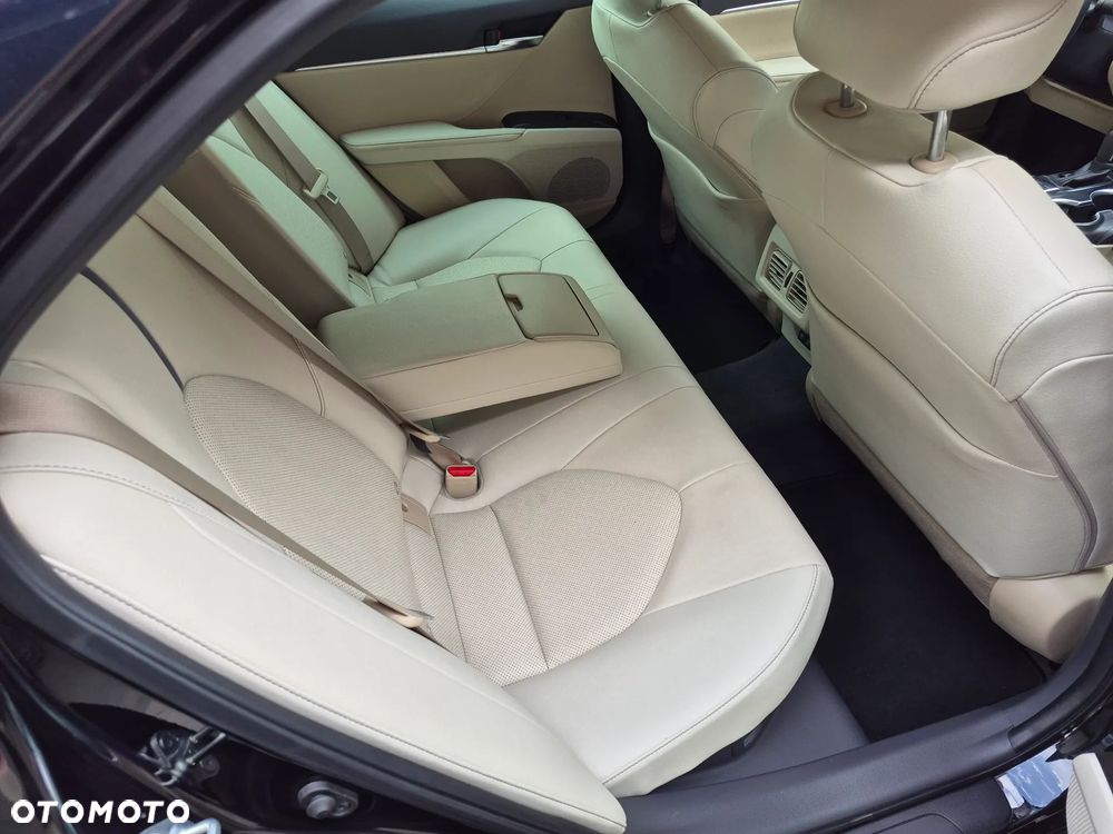 Toyota Camry 2.5 Hybrid Executive CVT - 11
