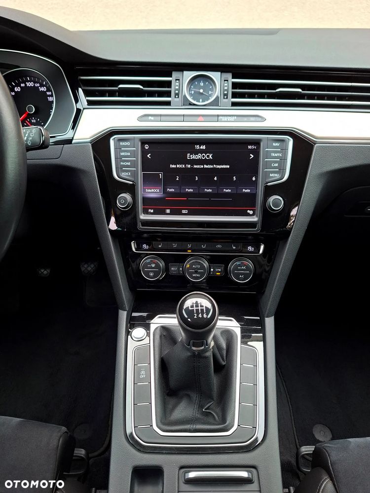 Volkswagen Passat 2.0 TDI (BlueMotion Technology) Highline - 31