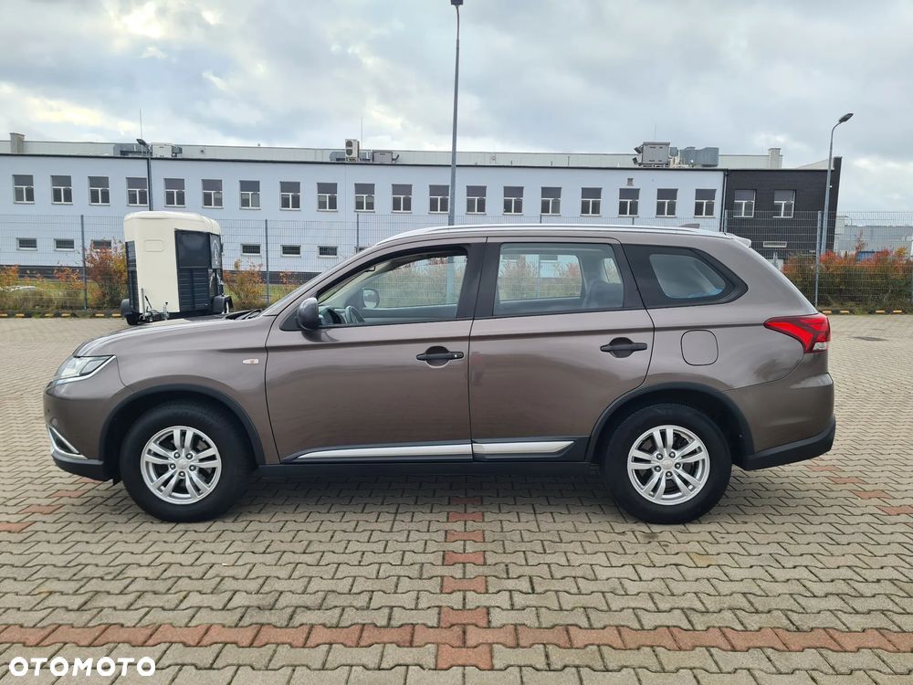 Mitsubishi Outlander 2.0 Invite + 2WD - 10