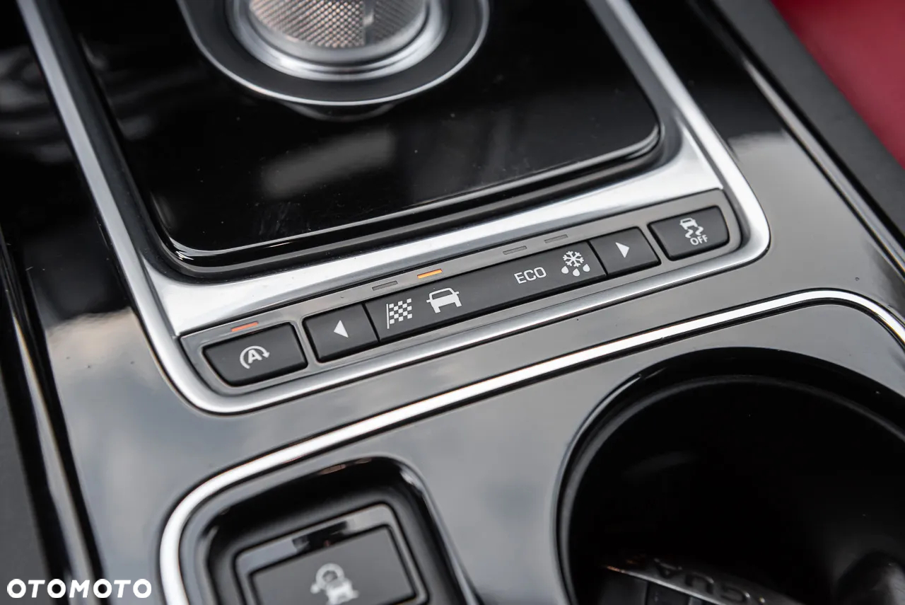 Jaguar XE 2.0 D AWD R-Sport - 26