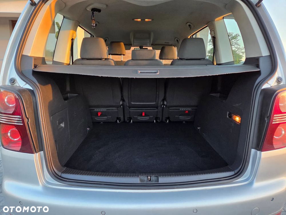 Volkswagen Touran 2.0 TDI Q-Line - 21