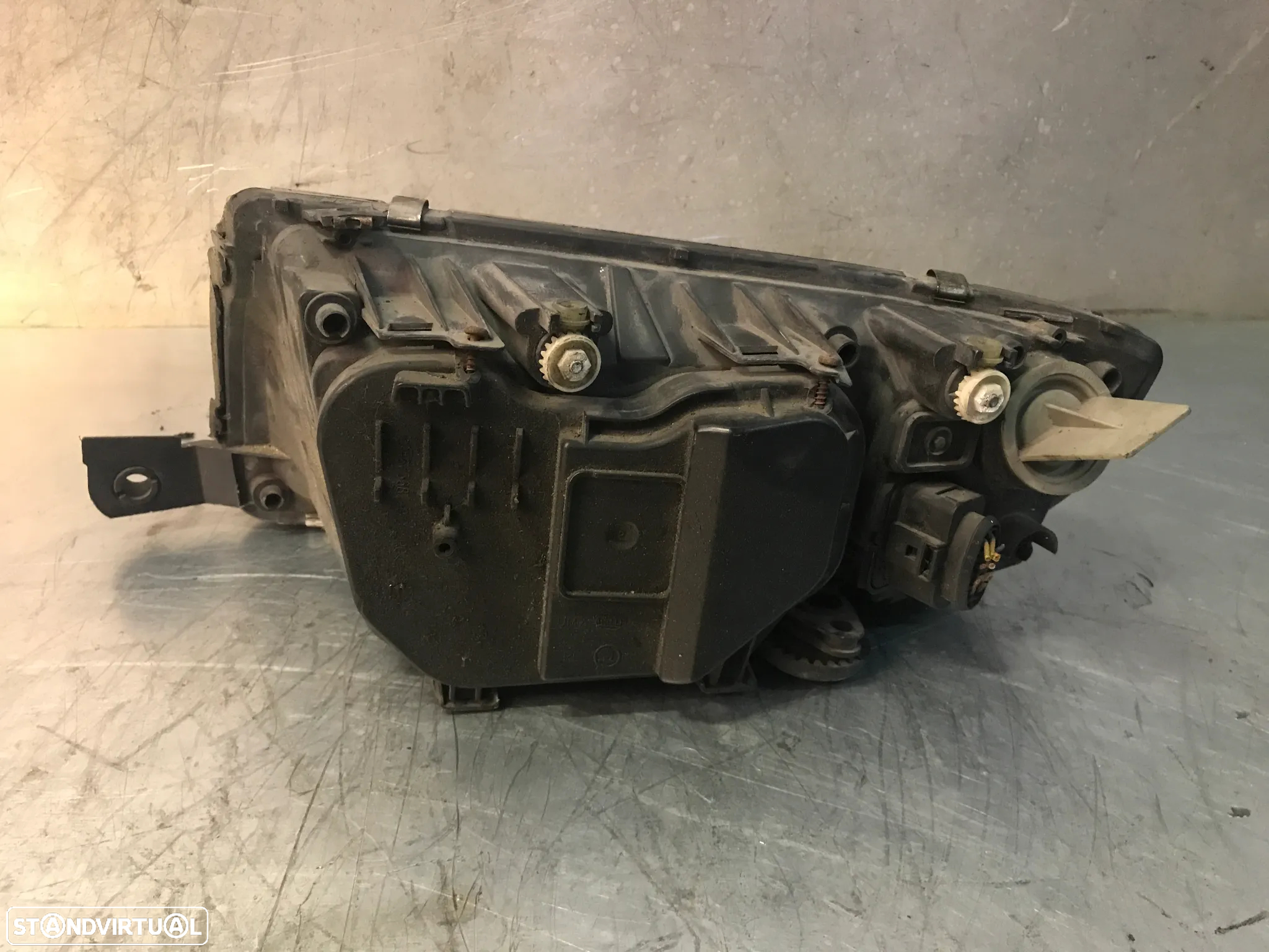 ÓTICA / FAROL SKODA FABIA I - DIREITO - 2