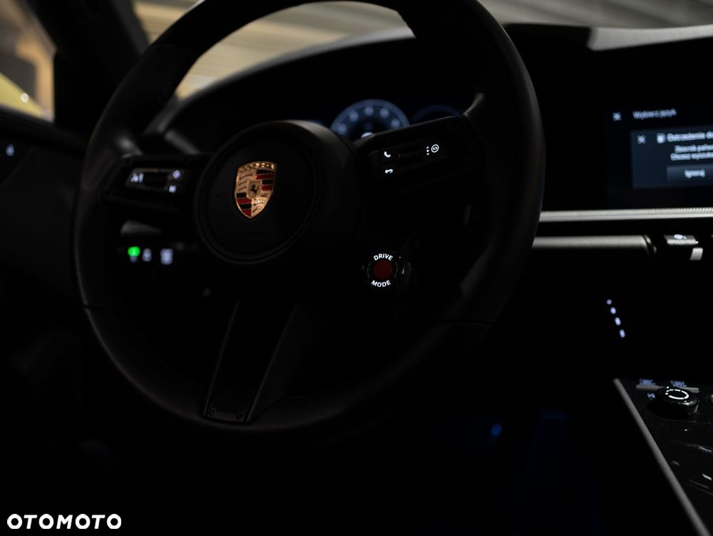 Porsche 911 Carrera - 34