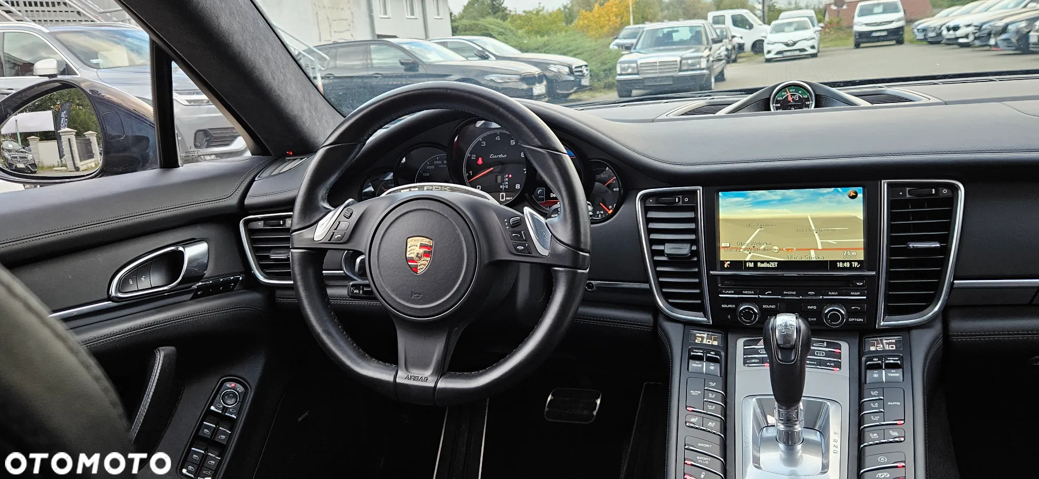 Porsche Panamera Turbo PDK - 22