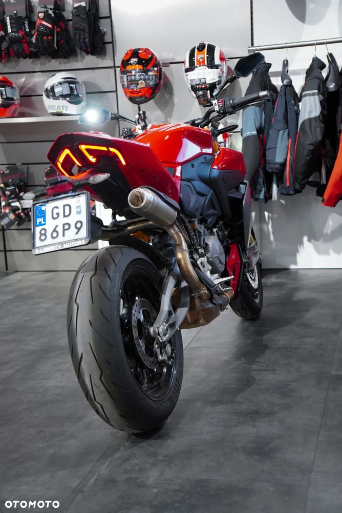 Ducati Streetfighter V2 - 4