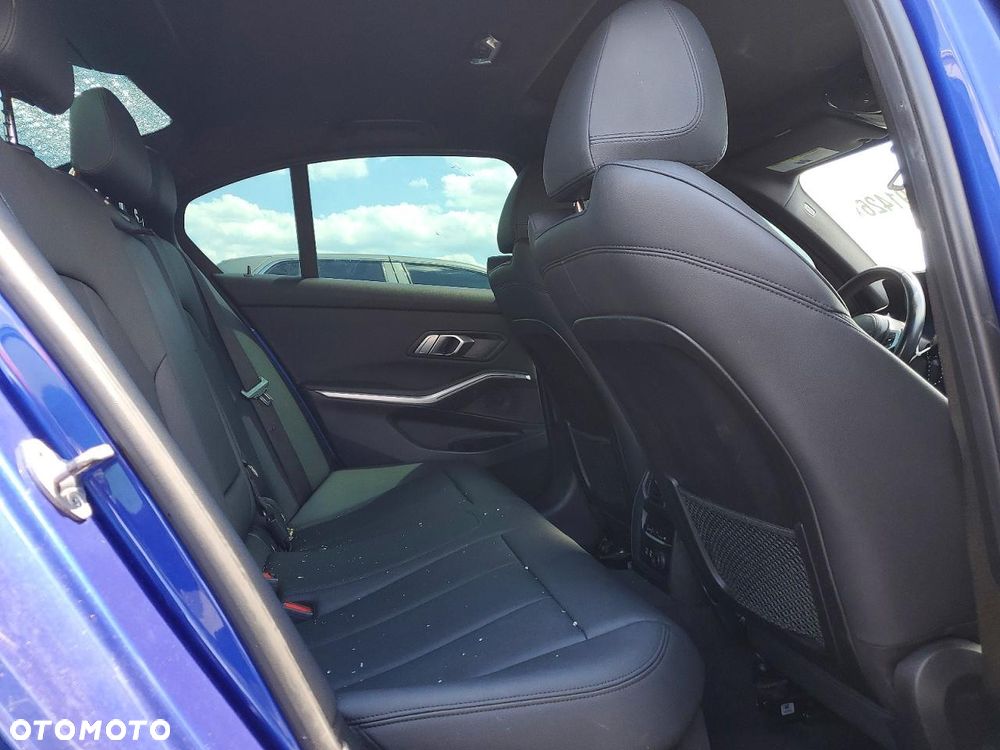BMW Seria 3 330i M Sport sport - 9