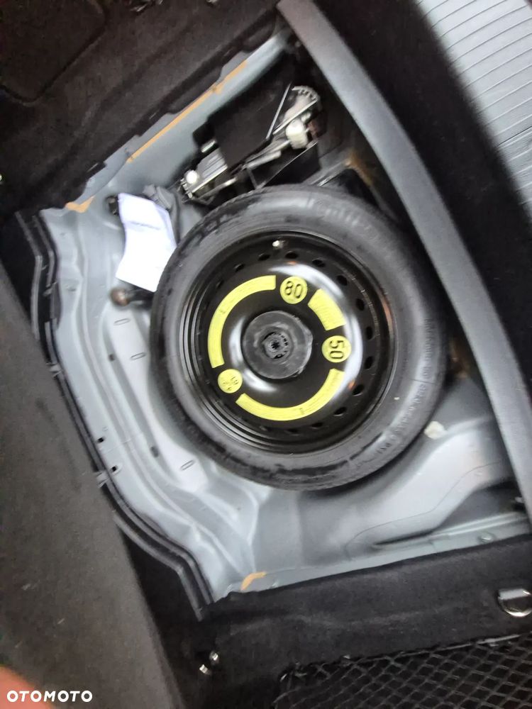 Mercedes-Benz Klasa E 200 CGI BlueEFFICIENCY Automatik Avantgarde - 27