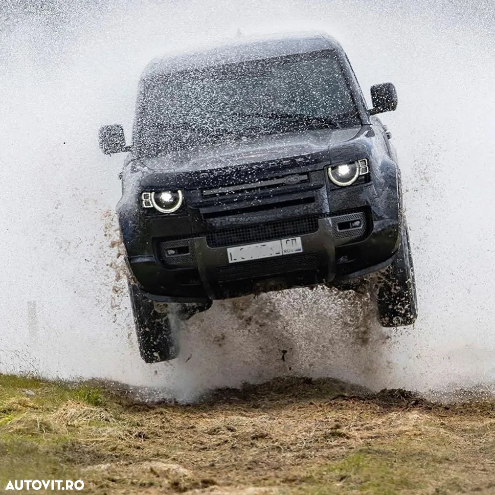 Land Rover Defender 110 2.0L D240 S - 2