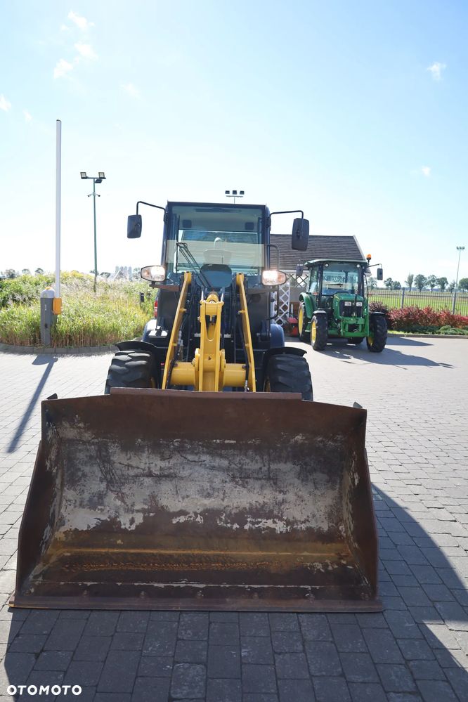 Komatsu WA70-7 - 8