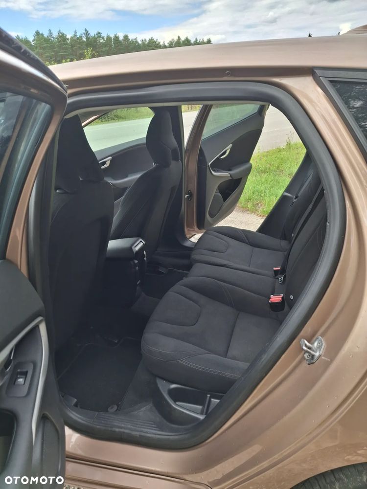 Volvo V40 D2 - 12