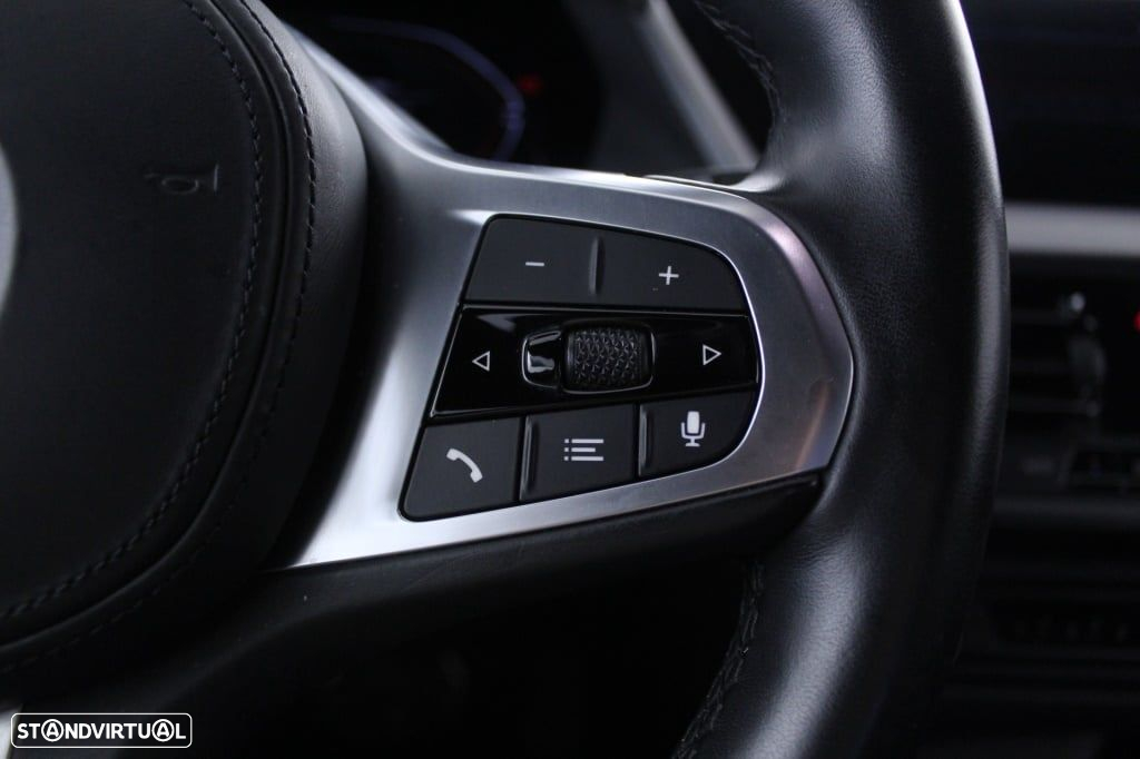 BMW 116 d Pack Desportivo M Auto - 23