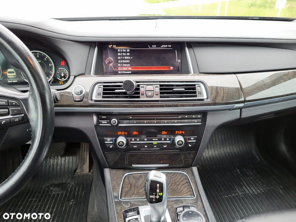 BMW Seria 7 740i Edition Exclusive - 8