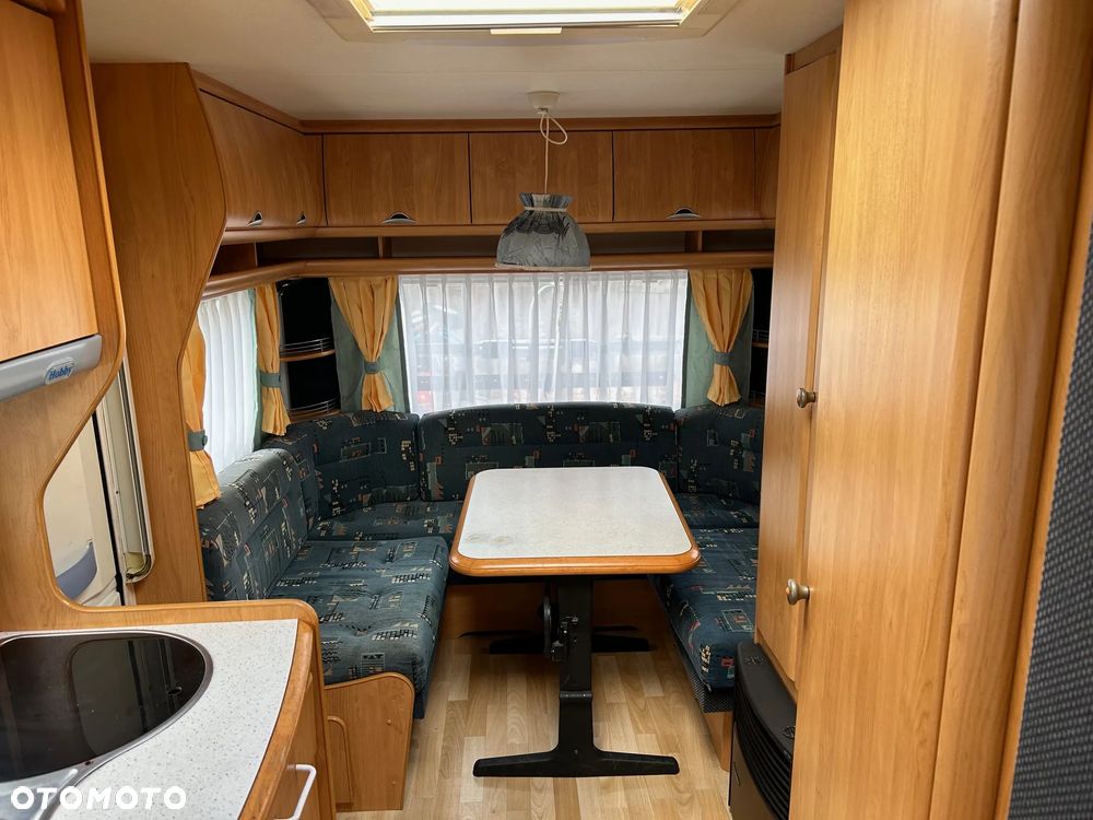 Hobby 495 zadbana z przedsionkiem i napędem - 17