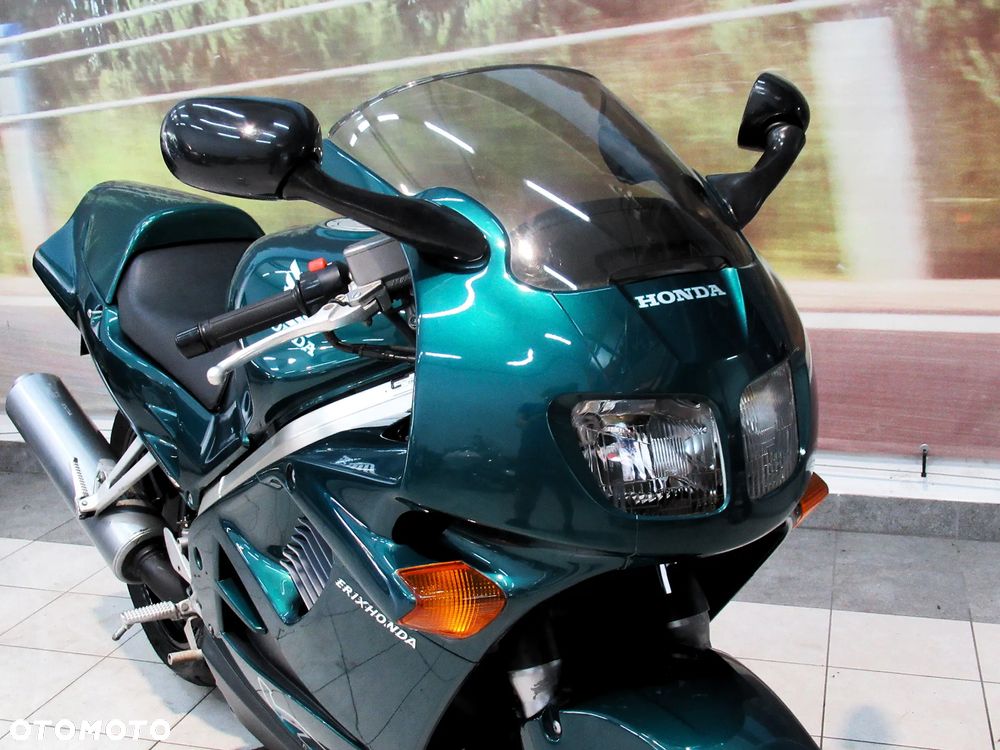 Honda VFR - 8