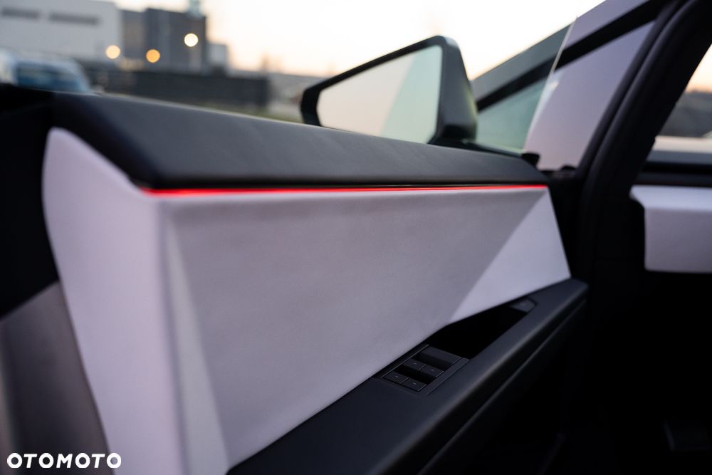 Tesla Cybertruck - 28