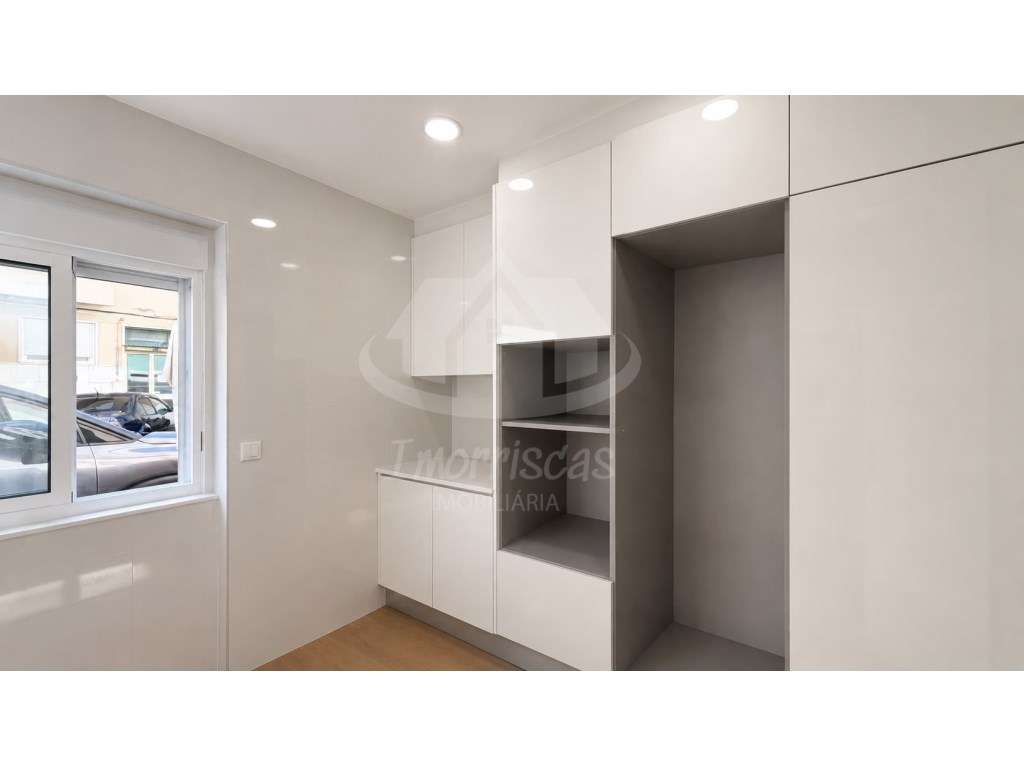 T2 Remodelado com cozinha equipada e despensa, em Odivelas - Grande imagem: 2/13
