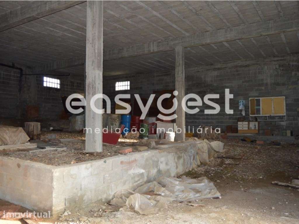 Terreno para cultivo com área de 3160m2 a confinar com ribeiro - Grande imagem: 2/26