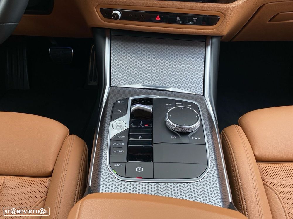 BMW 318 d Pack Desportivo M Auto - 12