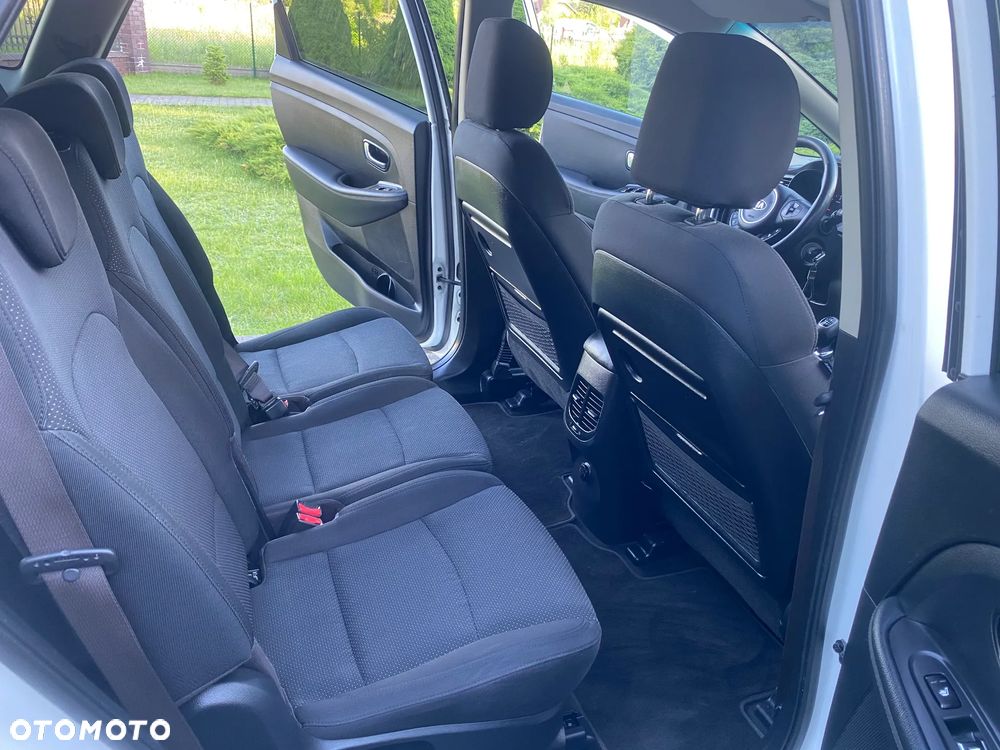 Kia Carens 1.7 CRDi 141 Dream Team Edition - 25