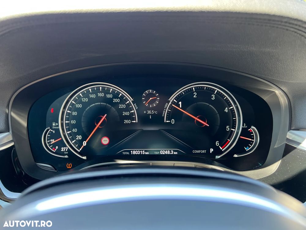 BMW Seria 5 520d xDrive Aut. - 32