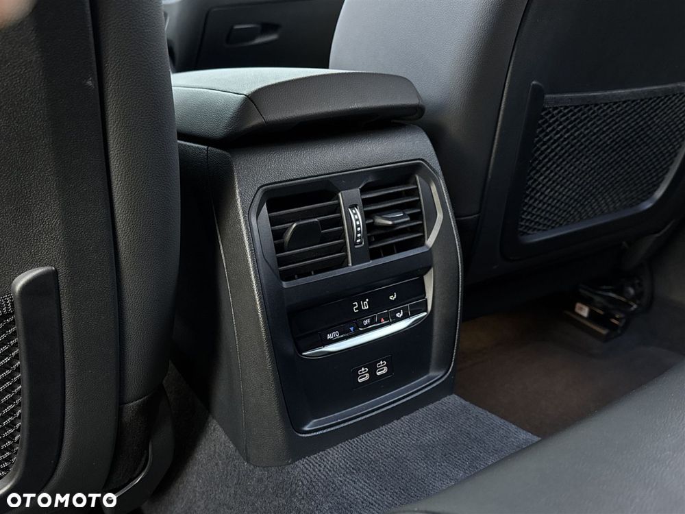 BMW Seria 3 320d xDrive - 22