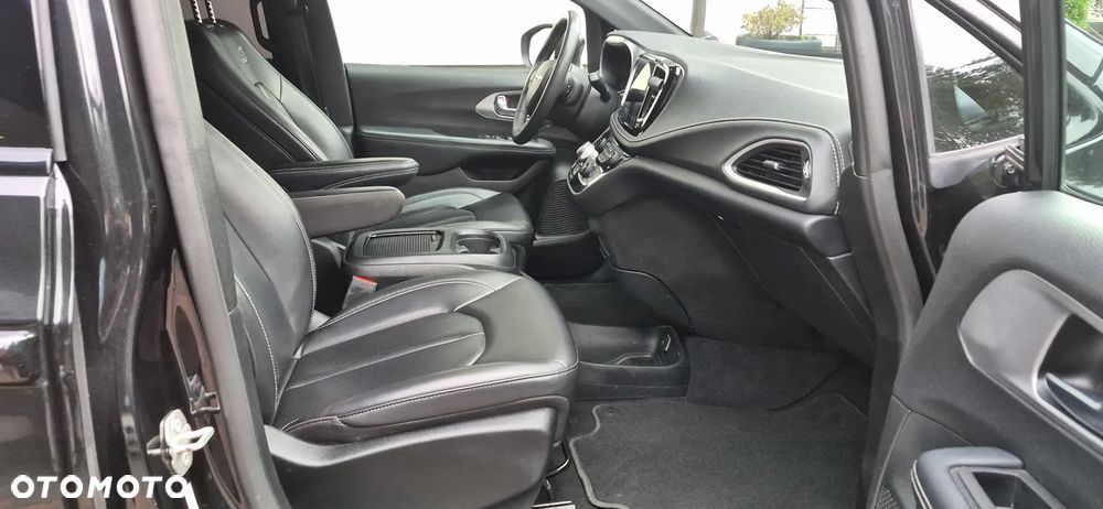 Chrysler Pacifica - 20
