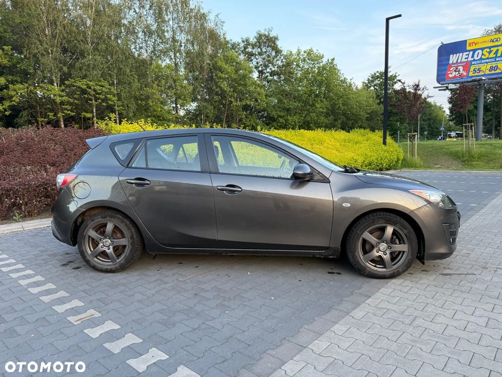 Mazda 3 1.6 Active + - 4