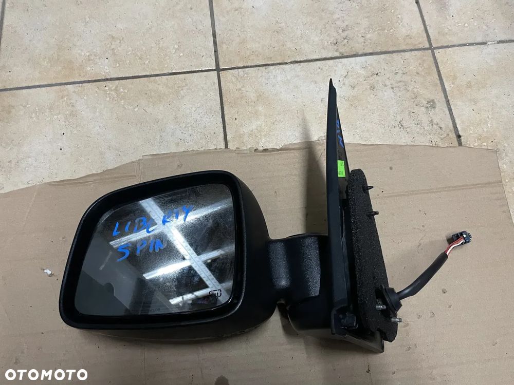 LUSTERKO LEWE JEEP LIBERTY 5PIN (czarne) - 1