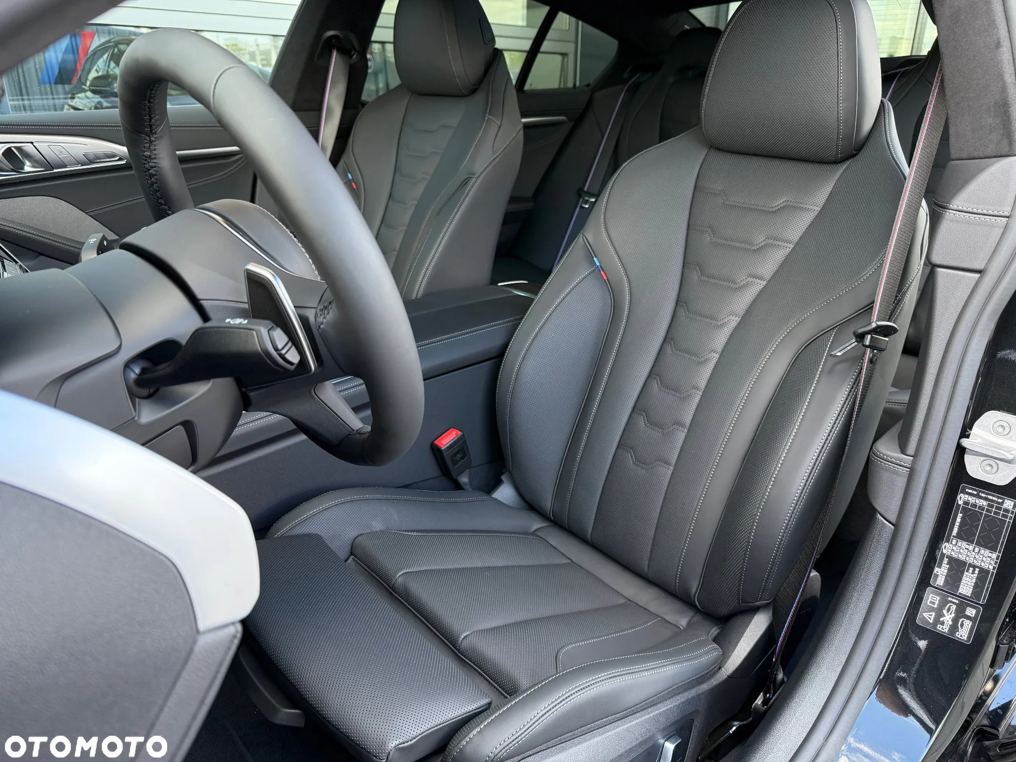 BMW Seria 8 - 18