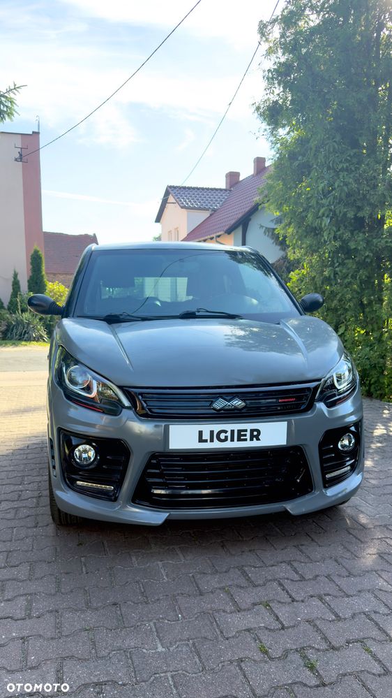 Ligier JS50 - 1