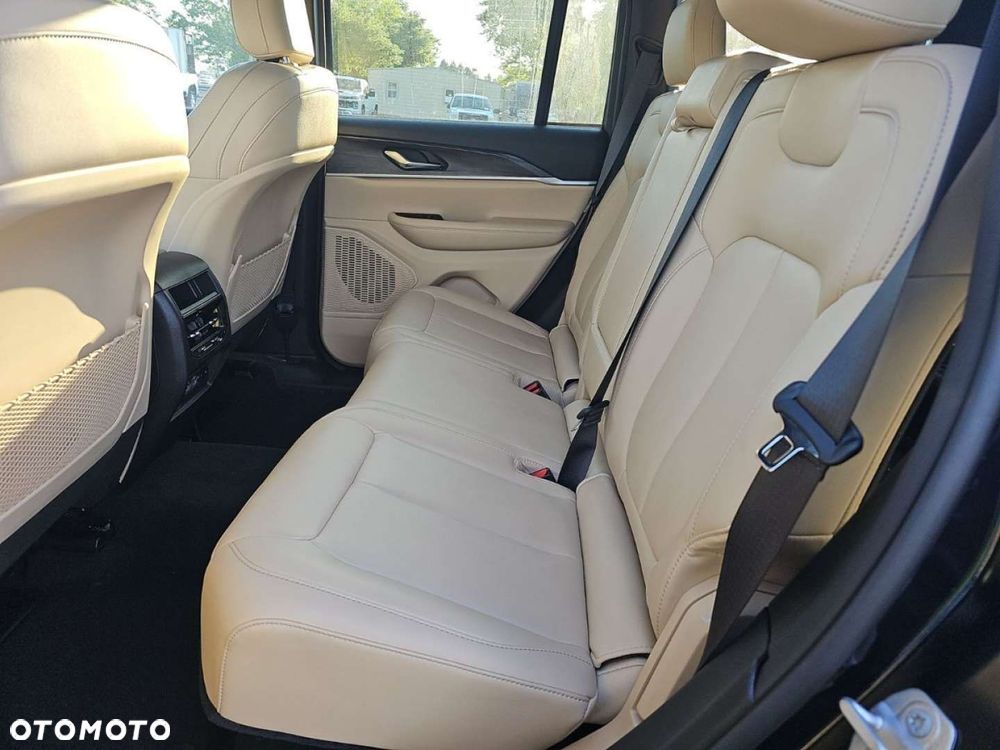 Jeep Grand Cherokee - 15
