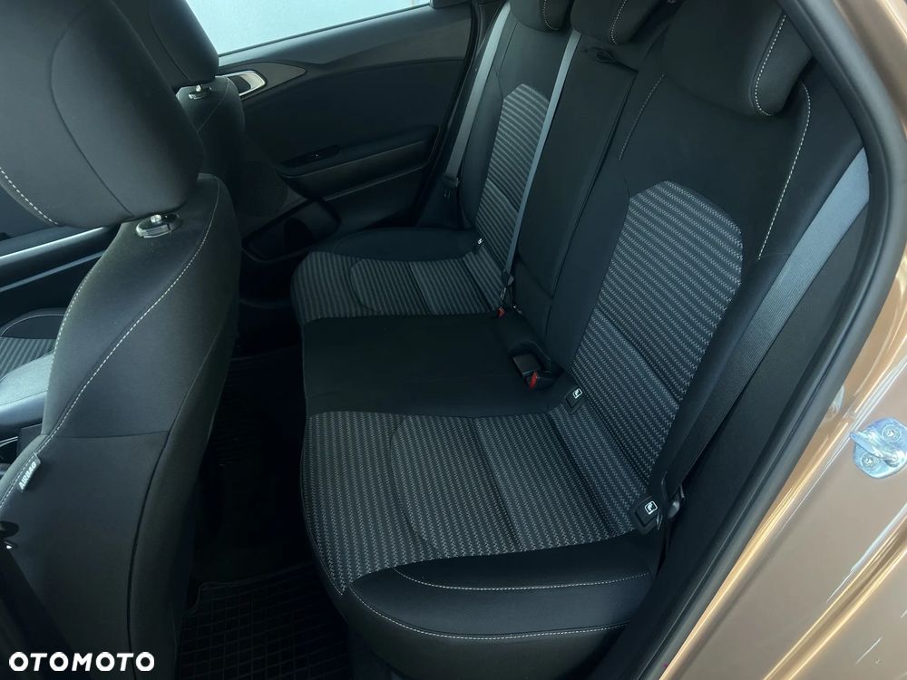 Kia Ceed 1.5 T-GDI M - 17