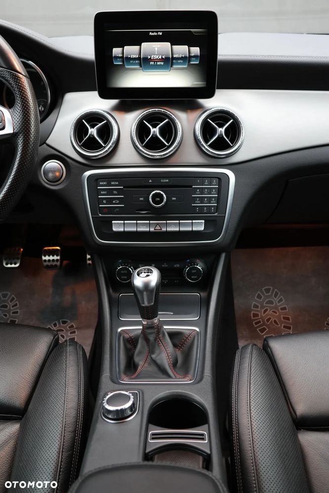 Mercedes-Benz CLA 180 d AMG Line - 28