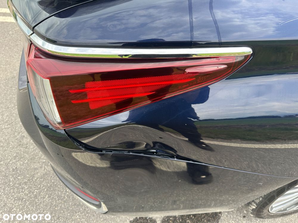 Lexus ES 300h Business Edition + - 24