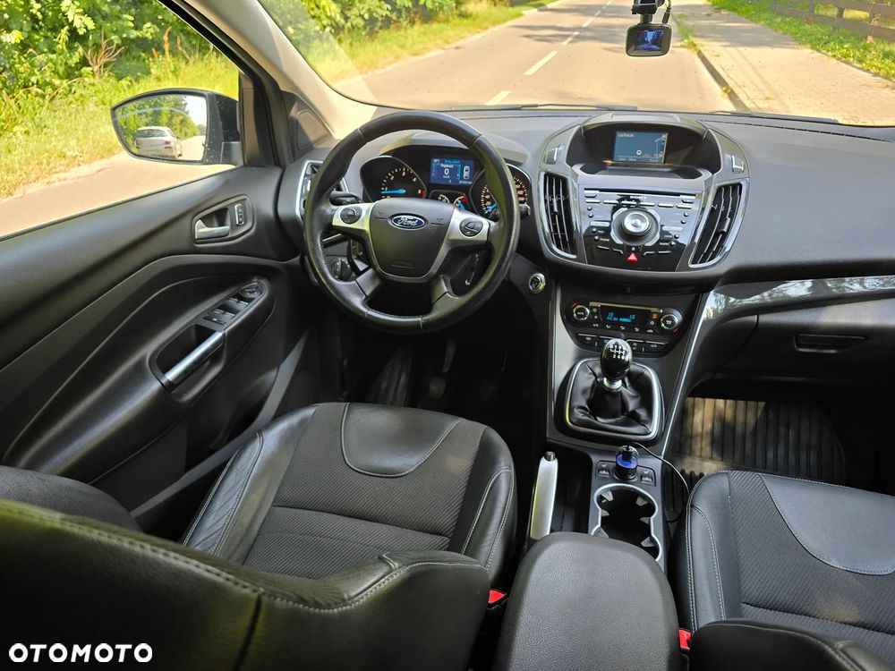 Ford Kuga 2.0 TDCi 2x4 Titanium - 27