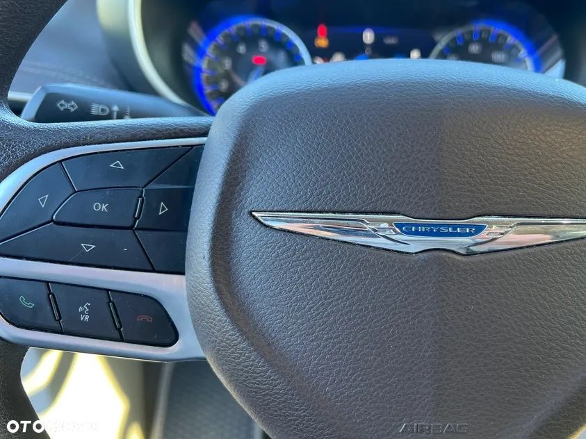 Chrysler Pacifica - 12