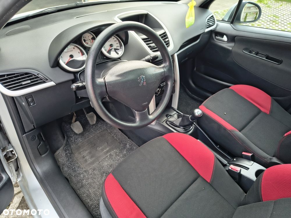 Peugeot 207 - 8