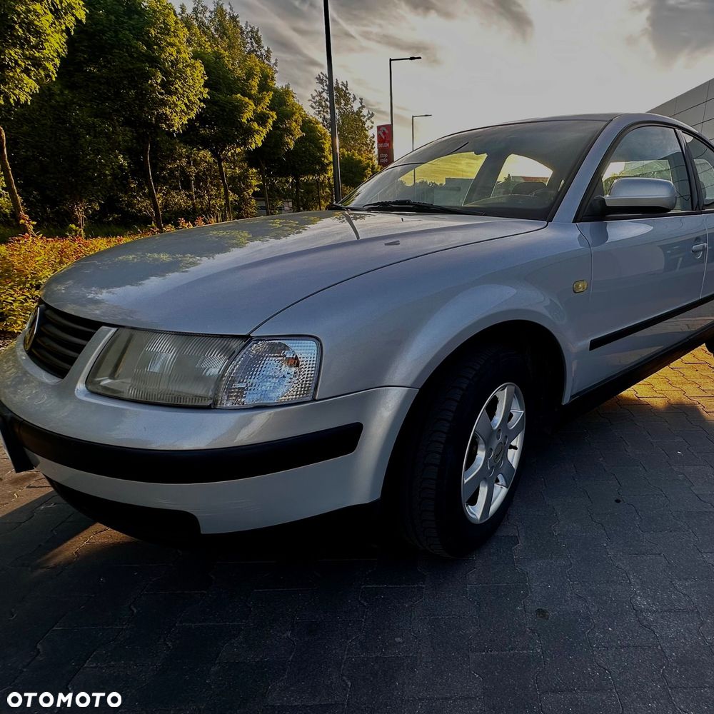 Volkswagen Passat 1.6 - 11