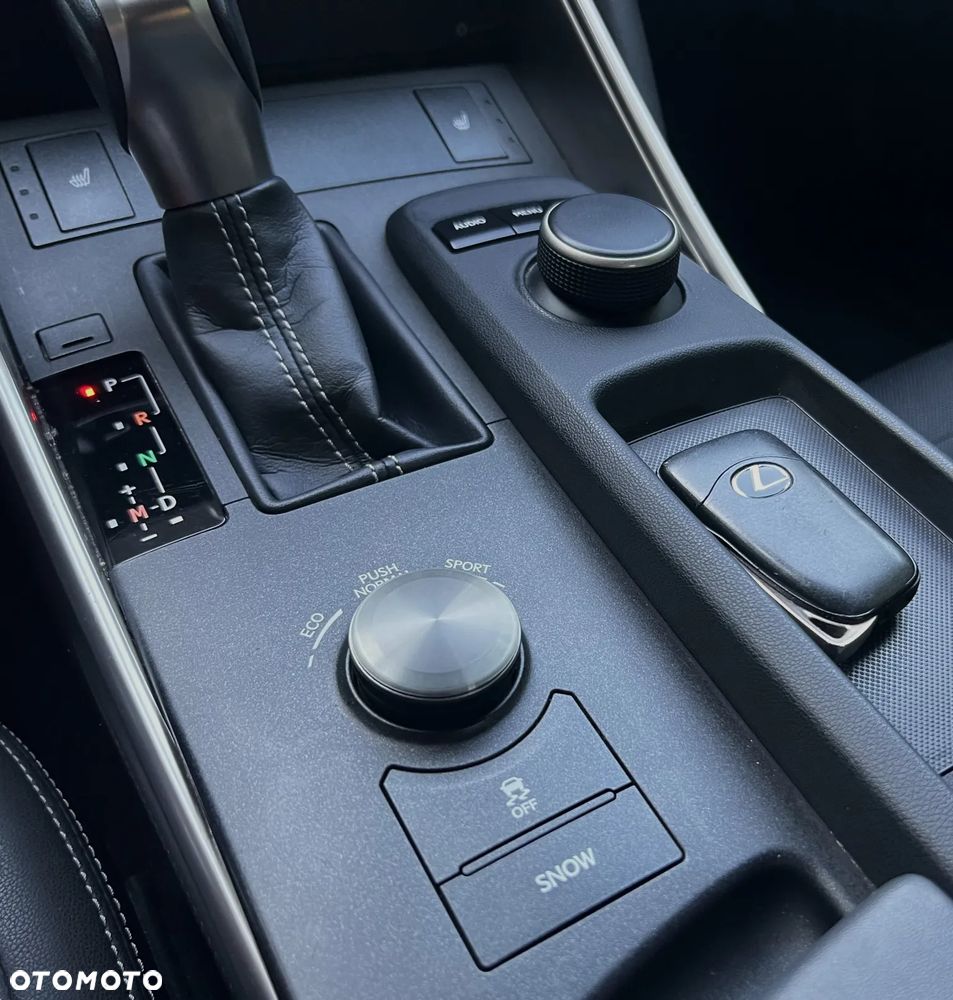 Lexus IS 200t F Sport - 25