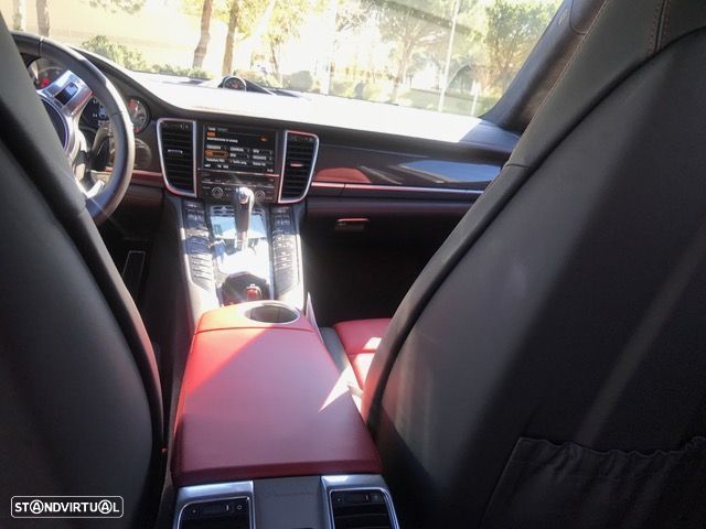 Porsche Panamera Turbo PDK - 4