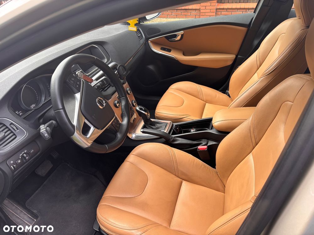 Volvo V40 Cross Country T3 Drive-E Momentum - 9
