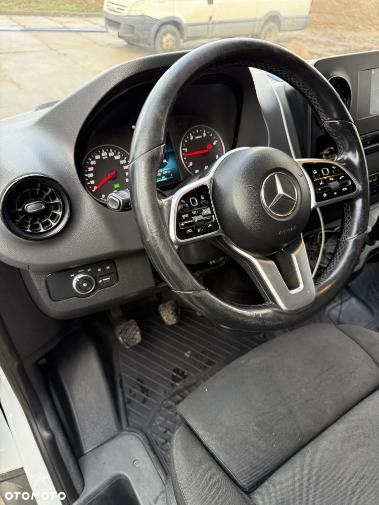 Mercedes-Benz Sprinter - 13