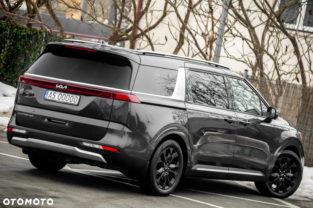 Kia Carnival - 17