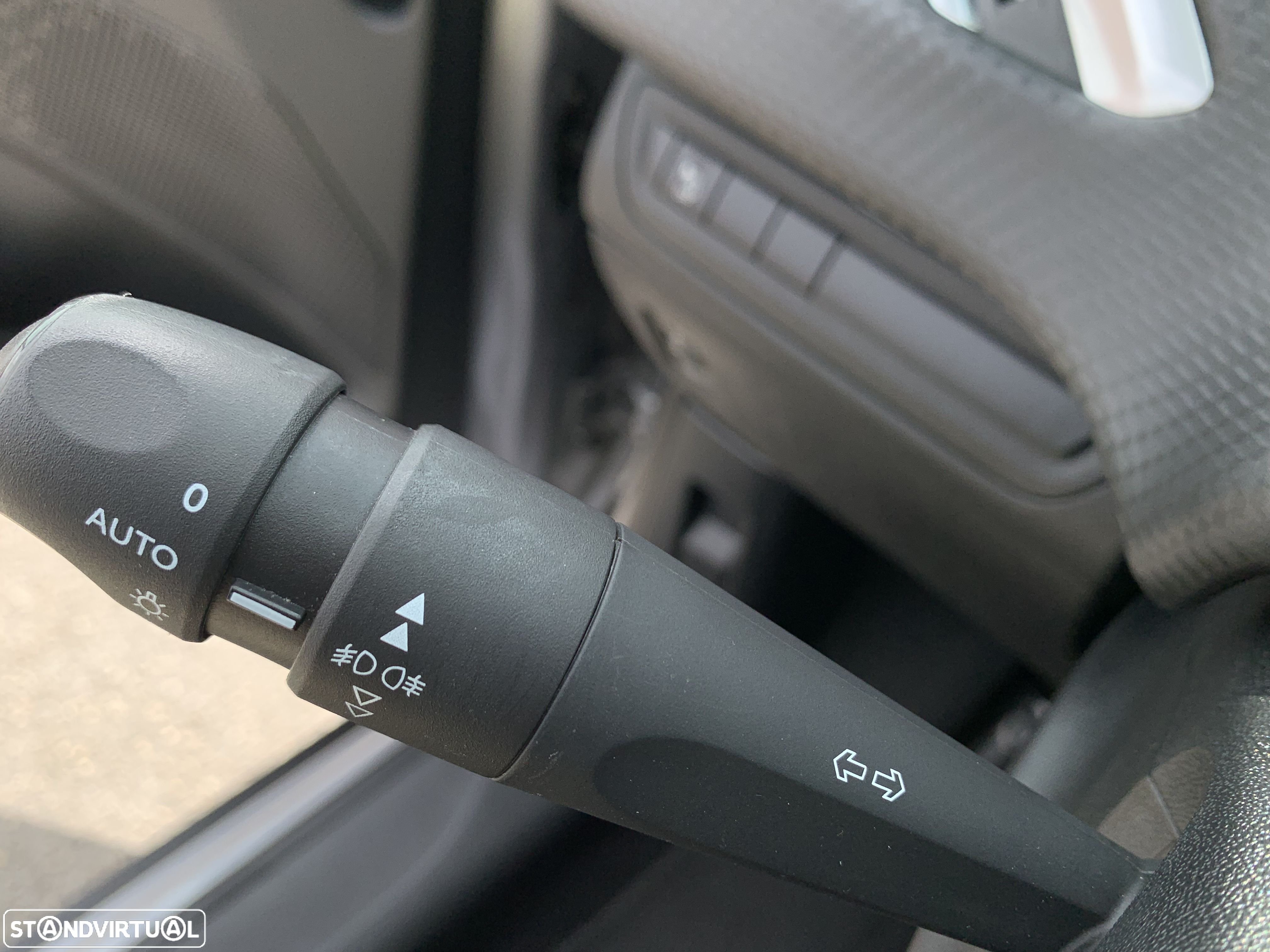 Peugeot 2008 1.2 PureTech Allure - 10