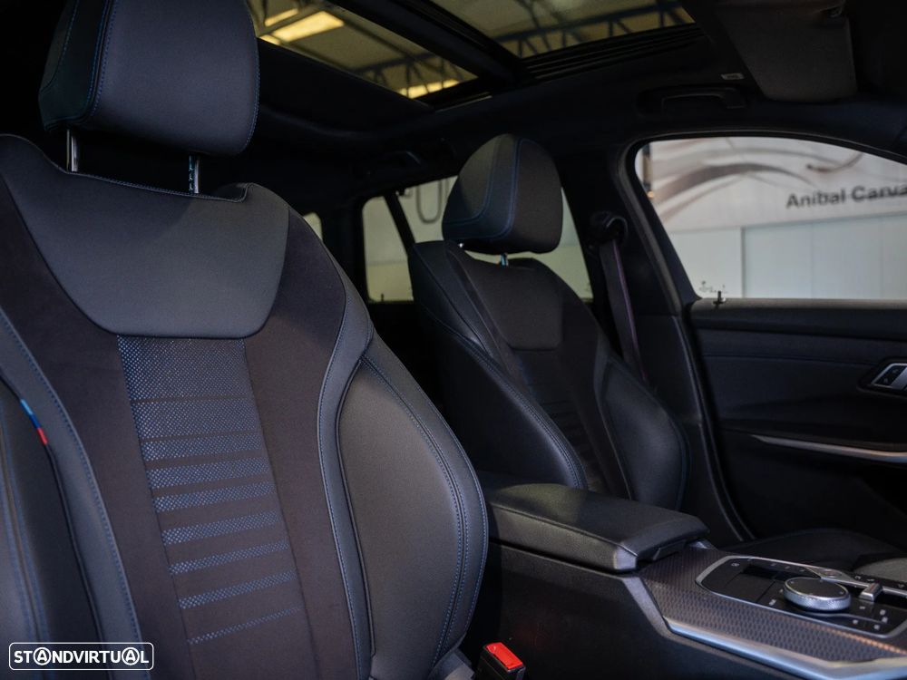 BMW 330 e Pack Desportivo M Pro Auto - 23