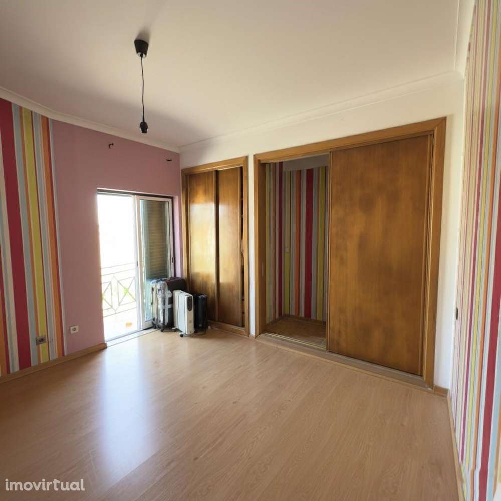 Excelente Apartamento T4 com 2 lugares estacionamento - Grande imagem: 5/15