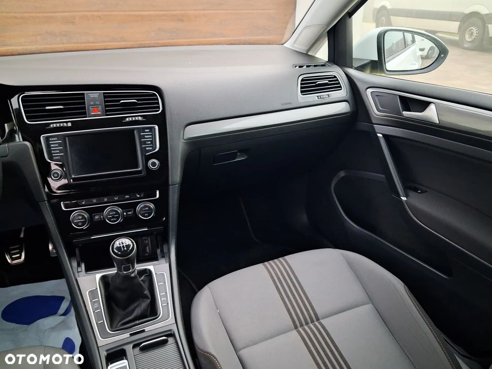 Volkswagen Golf - 12