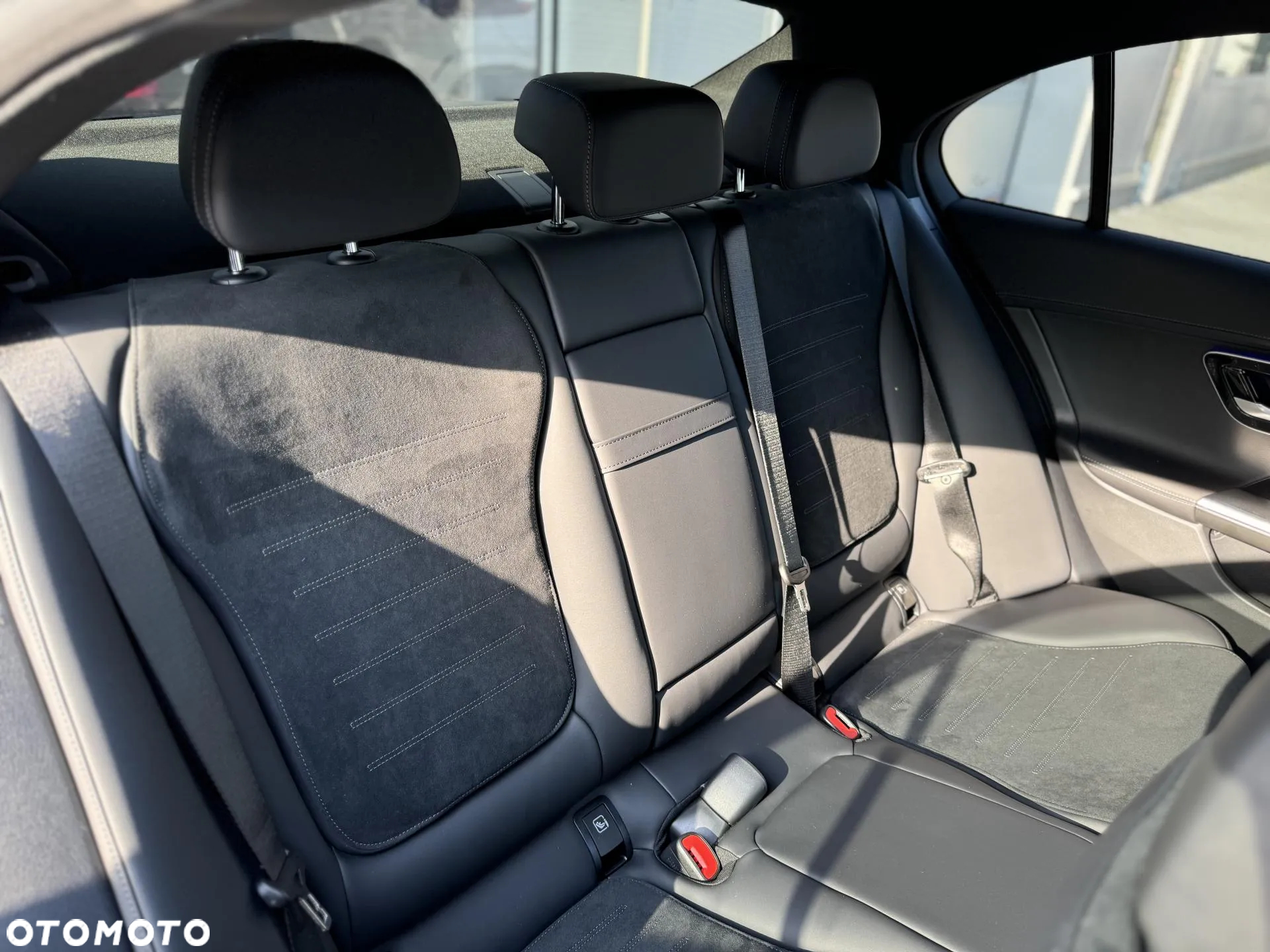 Mercedes-Benz Klasa C 300 e AMG - 18