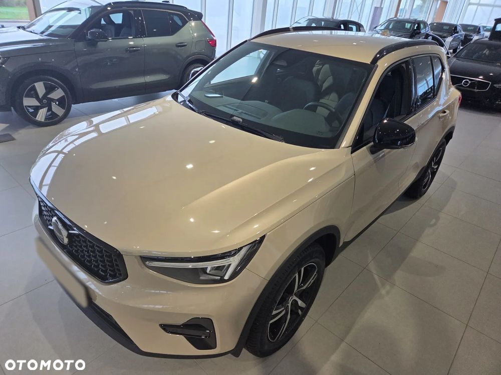Volvo XC 40 B4 Plus Black Edition - 10