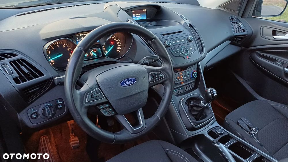 Ford Kuga 1.5 EcoBoost 2x4 Trend - 9